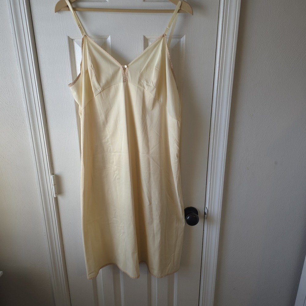 Vanity Fair Full Slip Dress Cream Champagne 40 L Vintage Nylon Antron